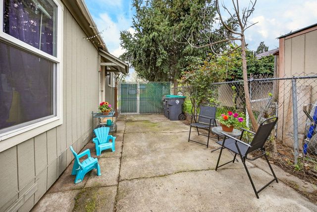 948 Murray Avenue, Medford, OR 97501