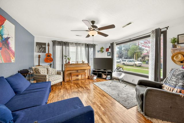 948 Murray Avenue, Medford, OR 97501