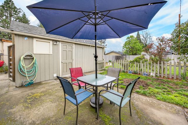 948 Murray Avenue, Medford, OR 97501