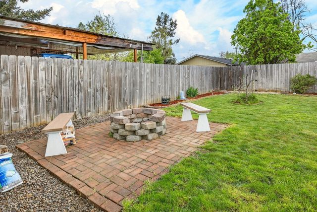 948 Murray Avenue, Medford, OR 97501