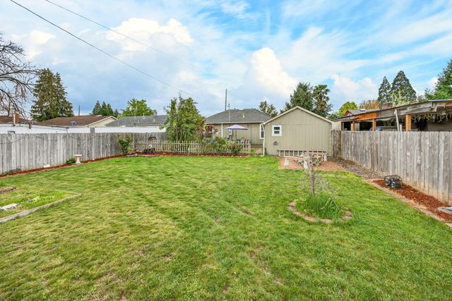 948 Murray Avenue, Medford, OR 97501