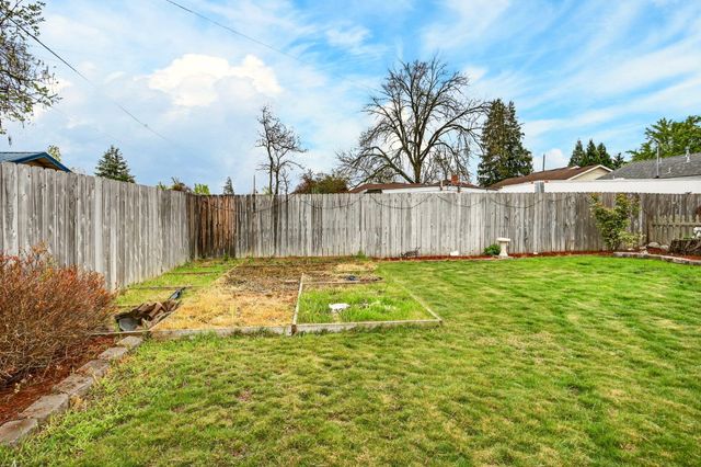 948 Murray Avenue, Medford, OR 97501