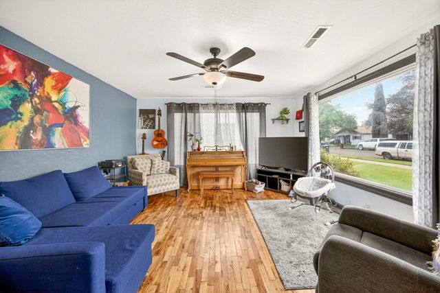 948 Murray Avenue, Medford, OR 97501