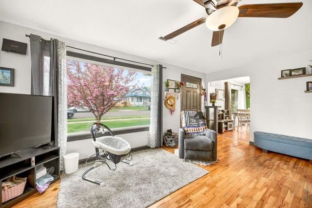 948 Murray Avenue, Medford, OR 97501