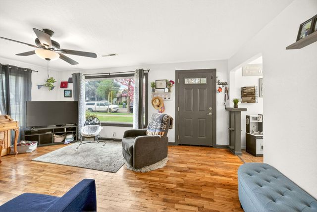 948 Murray Avenue, Medford, OR 97501