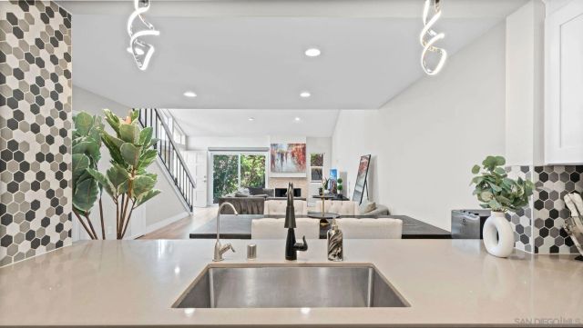 6228 Caminito Araya, San Diego, CA 92122