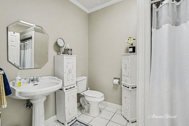 385 Marquette Avenue, Holland, MI 49424