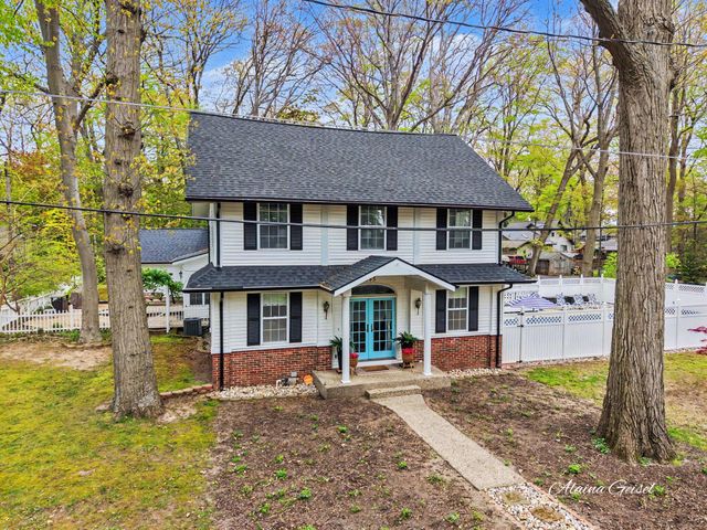 385 Marquette Avenue, Holland, MI 49424