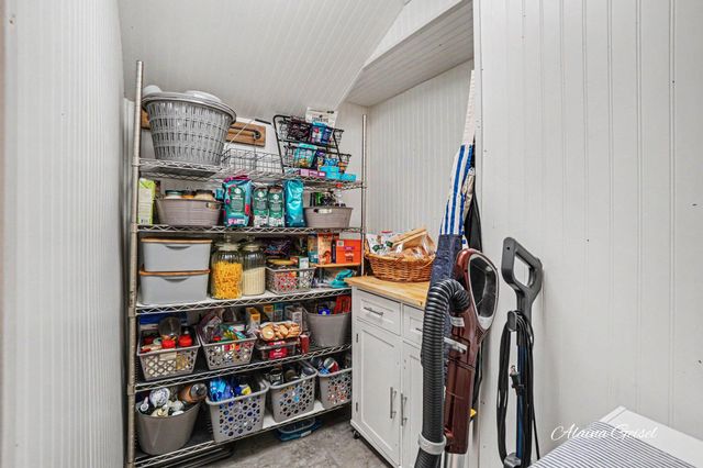 385 Marquette Avenue, Holland, MI 49424