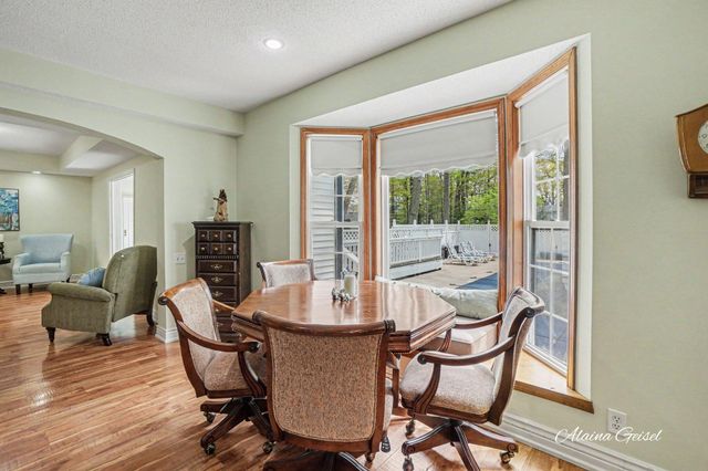 385 Marquette Avenue, Holland, MI 49424