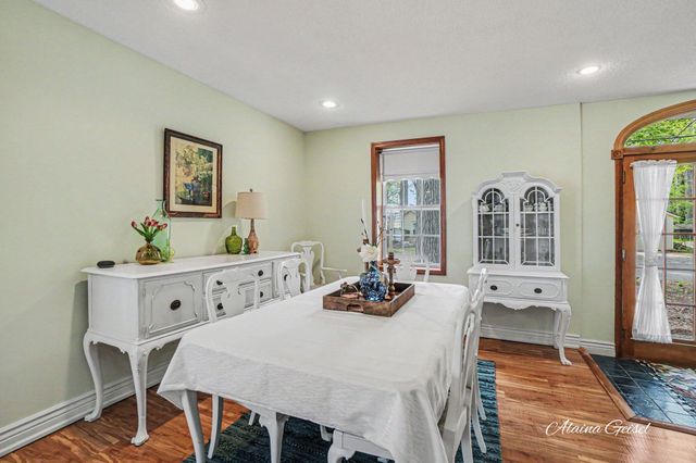 385 Marquette Avenue, Holland, MI 49424