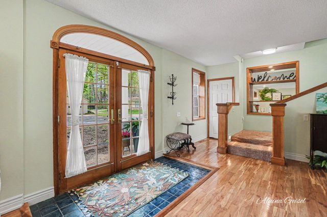 385 Marquette Avenue, Holland, MI 49424