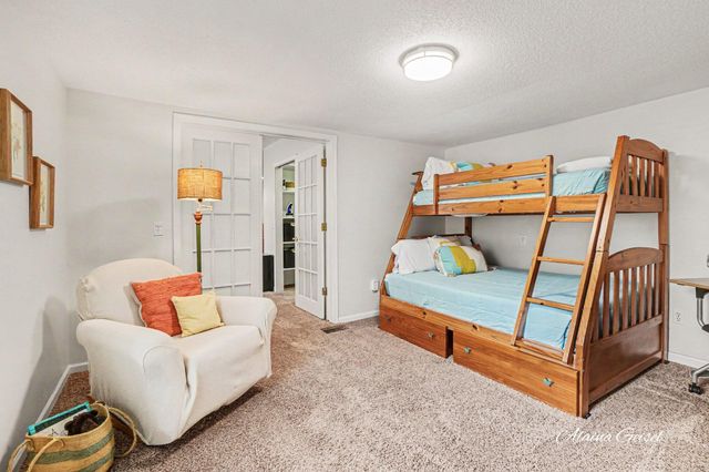 385 Marquette Avenue, Holland, MI 49424