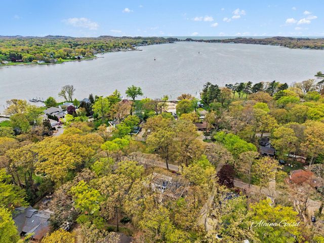 385 Marquette Avenue, Holland, MI 49424