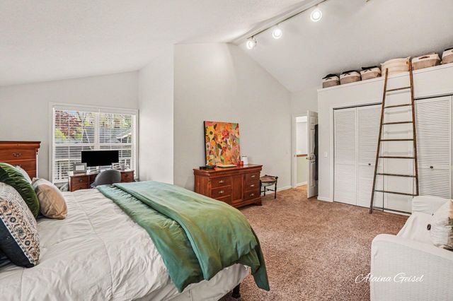 385 Marquette Avenue, Holland, MI 49424