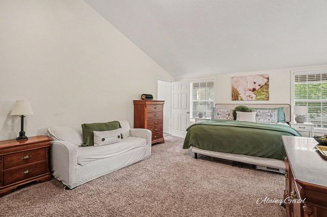 385 Marquette Avenue, Holland, MI 49424