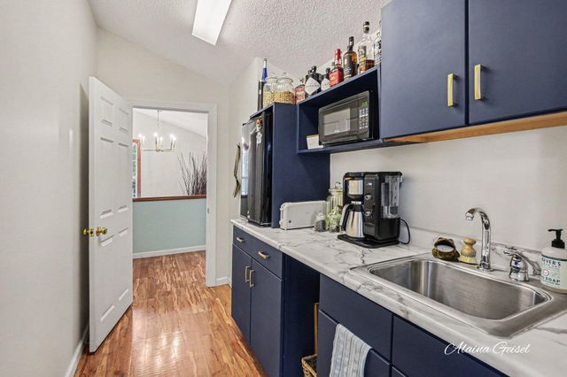385 Marquette Avenue, Holland, MI 49424