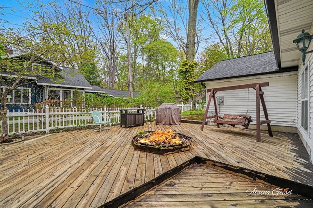 385 Marquette Avenue, Holland, MI 49424