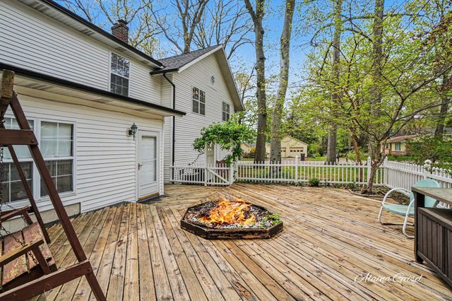 385 Marquette Avenue, Holland, MI 49424