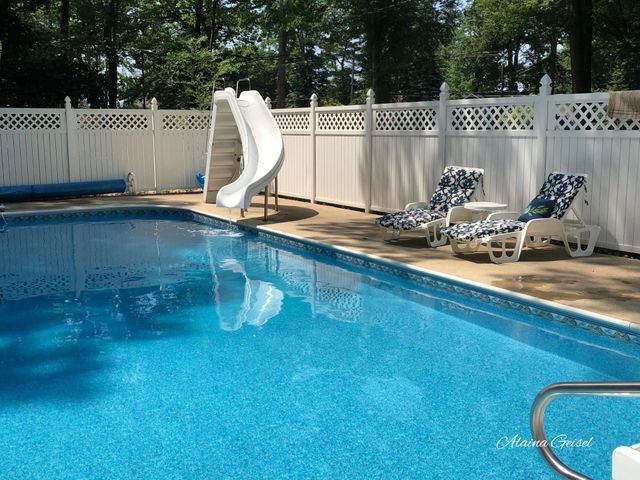 385 Marquette Avenue, Holland, MI 49424