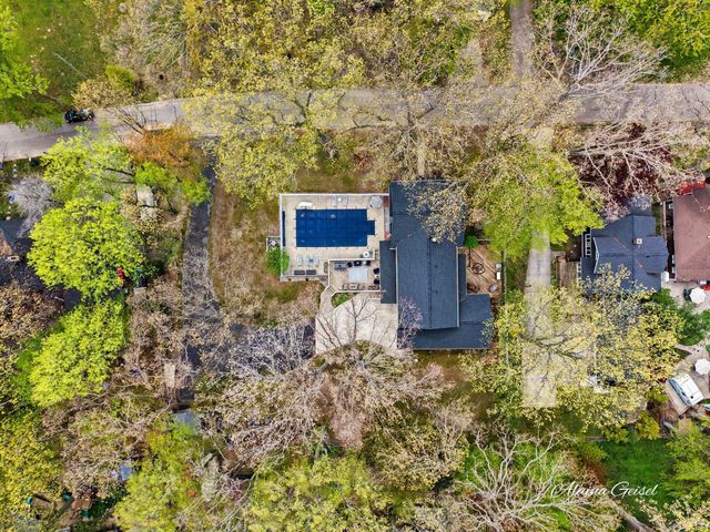 385 Marquette Avenue, Holland, MI 49424