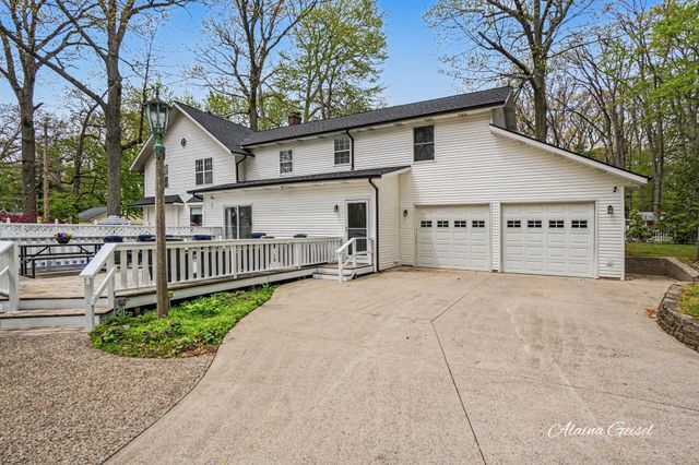 385 Marquette Avenue, Holland, MI 49424