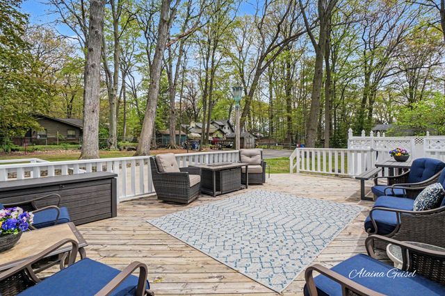 385 Marquette Avenue, Holland, MI 49424