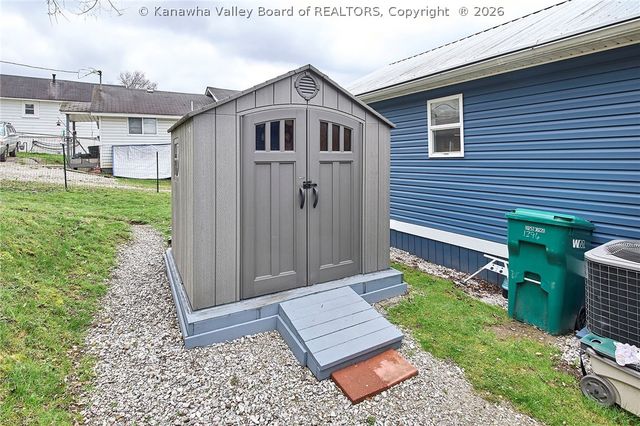 1296 3rd Avenue, East Bank, WV 25067