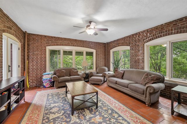 100 37th Street, Des Moines, IA 50312