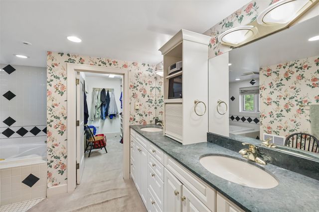 100 37th Street, Des Moines, IA 50312