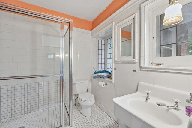100 37th Street, Des Moines, IA 50312