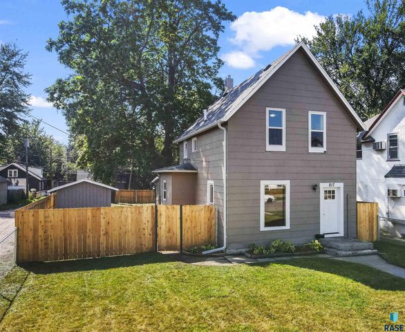 817 W 12th St Street, Sioux Falls, SD 57104