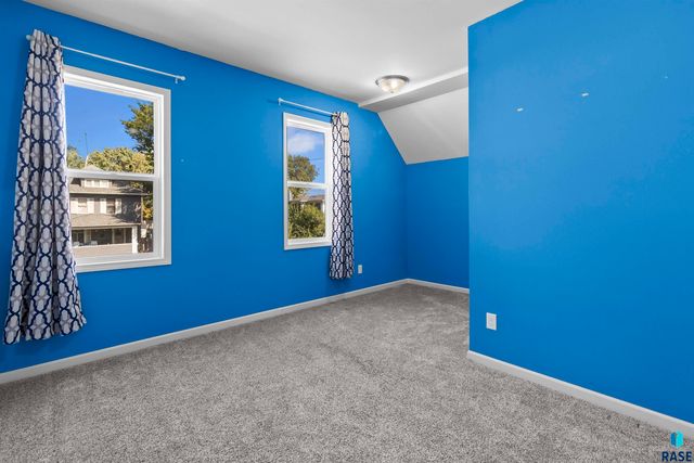 817 W 12th St Street, Sioux Falls, SD 57104