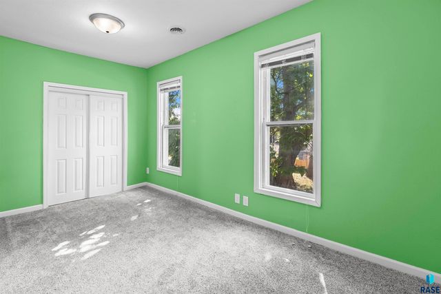 817 W 12th St Street, Sioux Falls, SD 57104