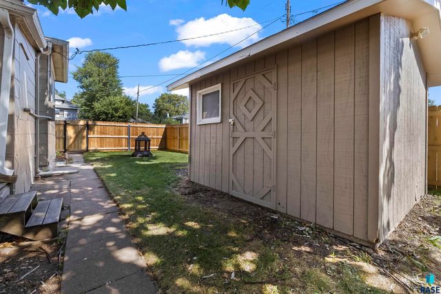 817 W 12th St Street, Sioux Falls, SD 57104