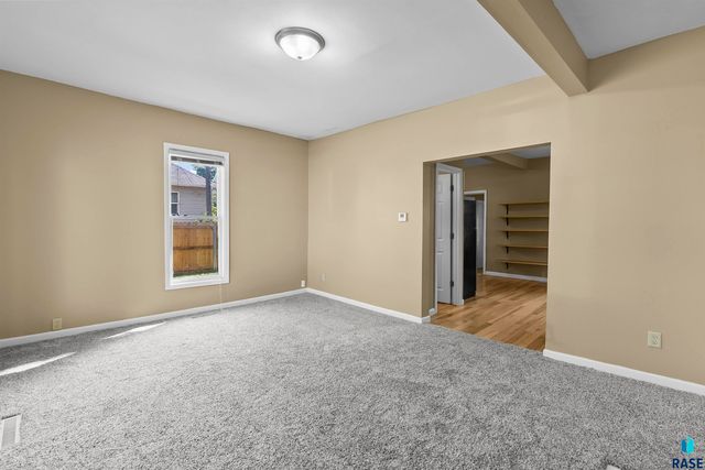 817 W 12th St Street, Sioux Falls, SD 57104