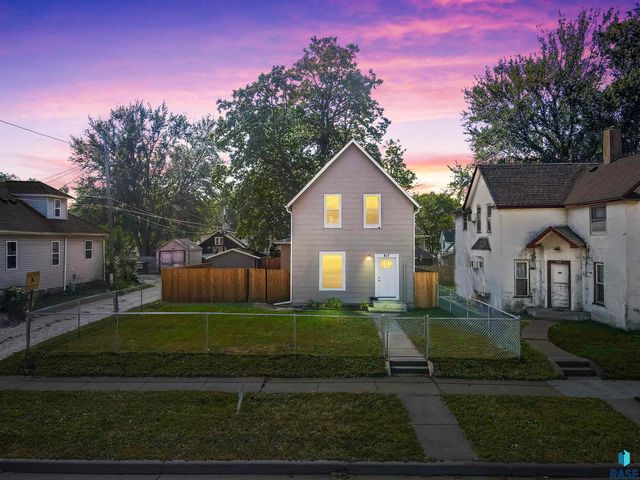817 W 12th St Street, Sioux Falls, SD 57104