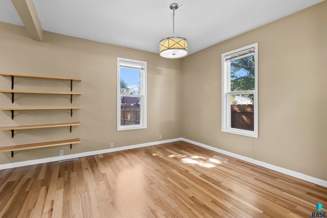 817 W 12th St Street, Sioux Falls, SD 57104