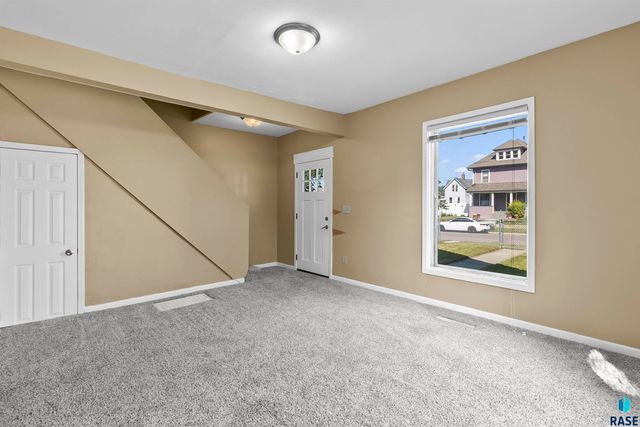 817 W 12th St Street, Sioux Falls, SD 57104