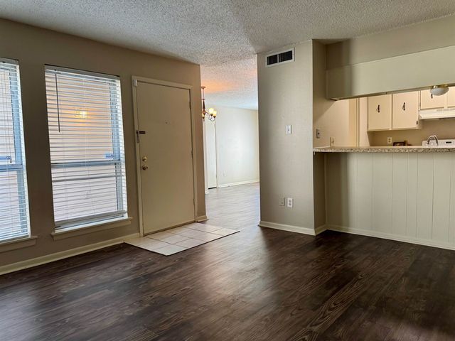 6692 Whispering Oak Pl Apt 3, Memphis, TN 38120