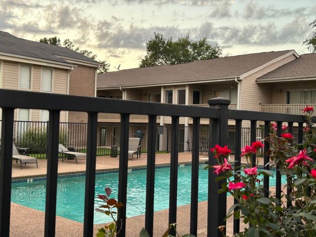 6692 Whispering Oak Pl Apt 3, Memphis, TN 38120