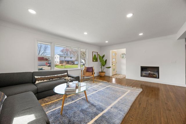 2809 Townview Avenue NE, Saint Anthony, MN 55418