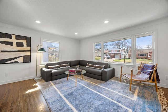 2809 Townview Avenue NE, Saint Anthony, MN 55418