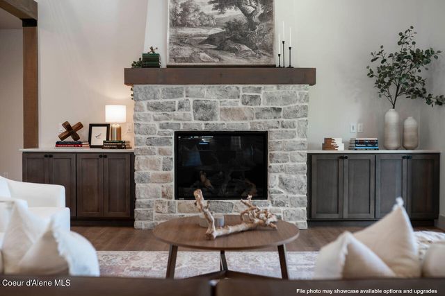 995 E STEEPLE CHASE RD, Hayden, ID 83835