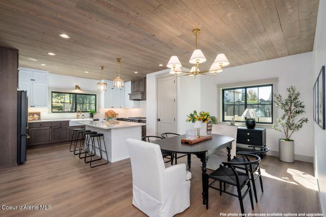 995 E STEEPLE CHASE RD, Hayden, ID 83835