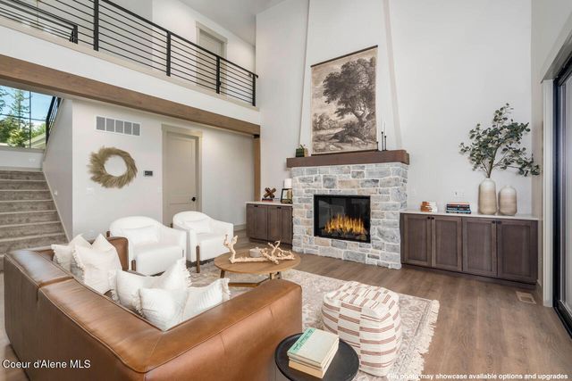 995 E STEEPLE CHASE RD, Hayden, ID 83835