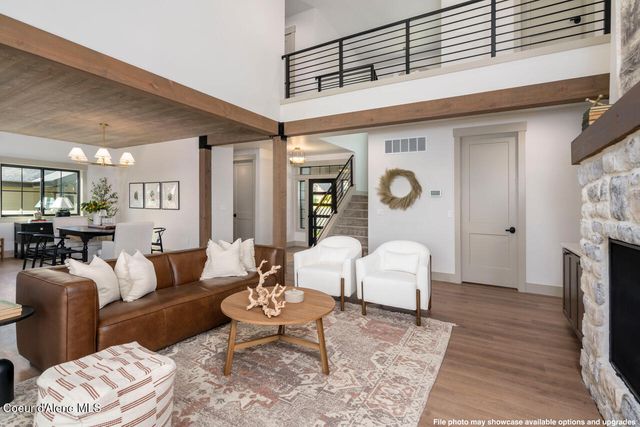 995 E STEEPLE CHASE RD, Hayden, ID 83835