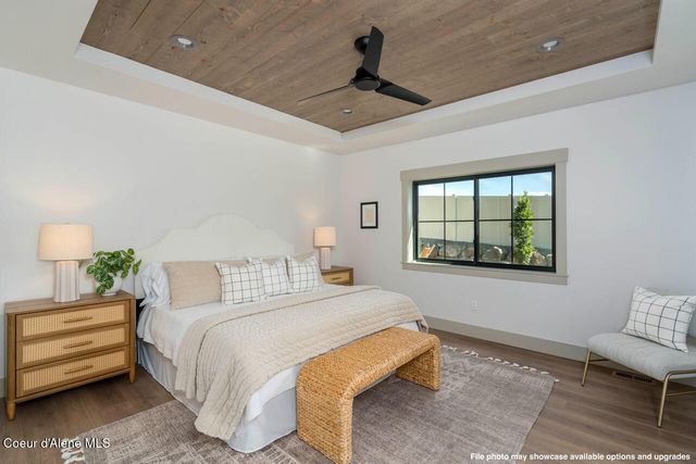 995 E STEEPLE CHASE RD, Hayden, ID 83835