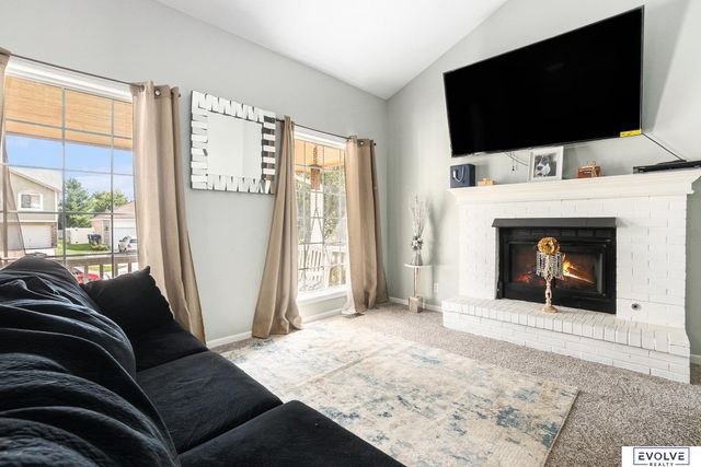 8402 Hanover Street, Omaha, NE 68122