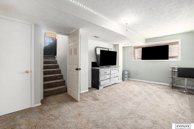 8402 Hanover Street, Omaha, NE 68122